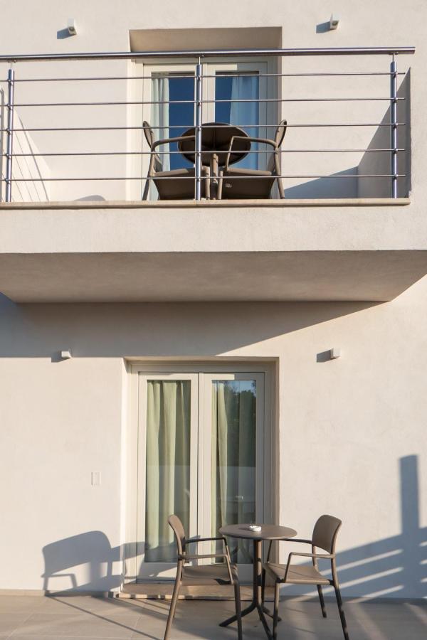Villa Est Сан-Теодоро Экстерьер фото